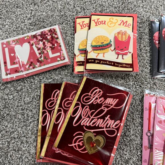 Lot of 25 Valentine's Day Cards, Envelopes VOILA Factory Sealed w/ Sticker Seals - Picture 7 of 7